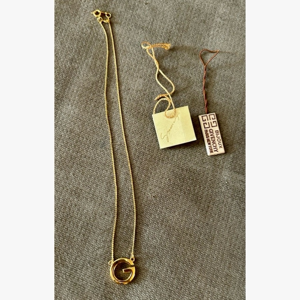 SOLD❤️ GIVENCHY Gold Logo “G” Pendant Necklace w/ Original Tags - Picture 2 of 8